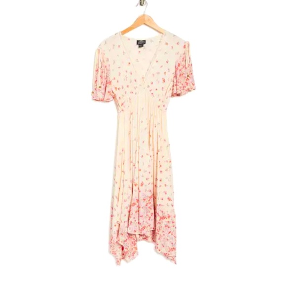 Cream Pink V-Neck Floral Hanky Hem Summer Dress - Picture 2 of 2
